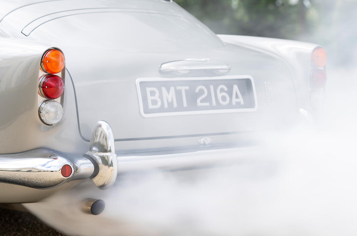 90 Aston Martin DB5 Goldfinger road test 2021 smokescreen 90 Aston Martin DB5 Goldfinger road test 2021 smokescreen