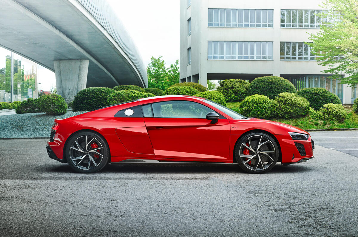 90 Audi R8 Performance RWD 2021 official images coupe static side