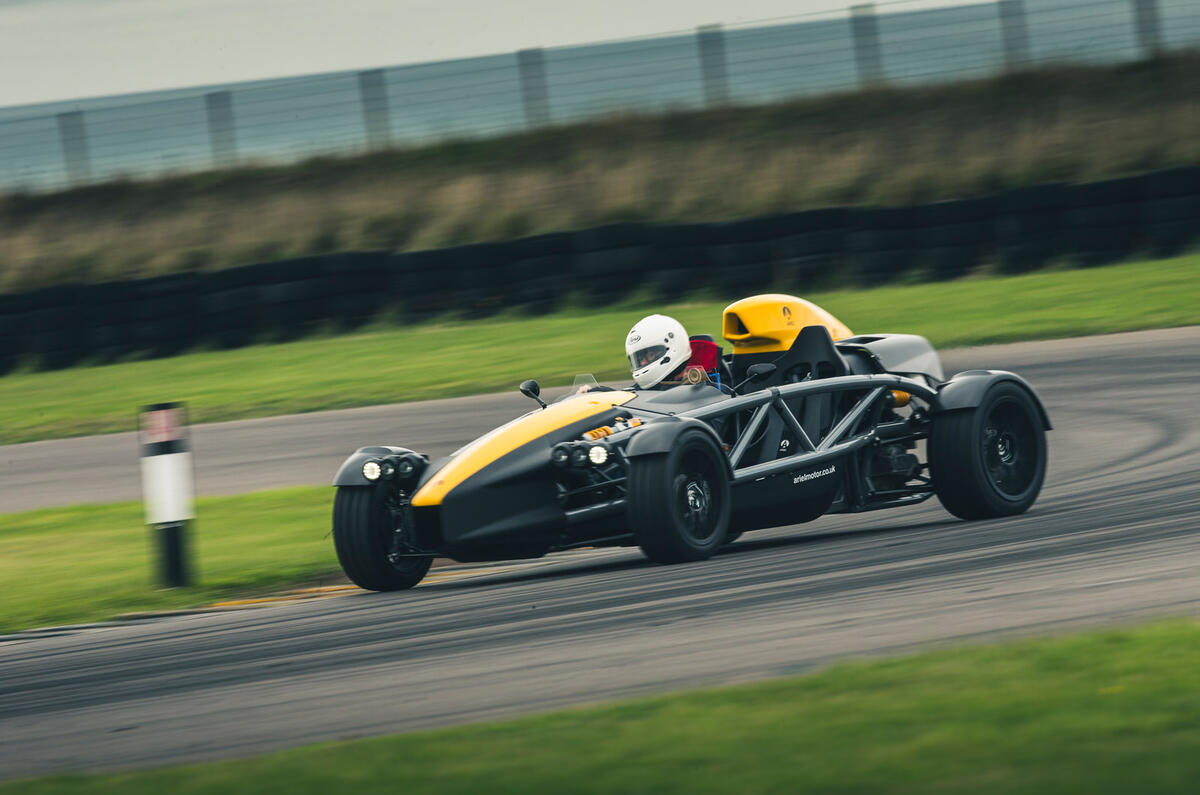 90 BBDC 2021 Final three Atom track front