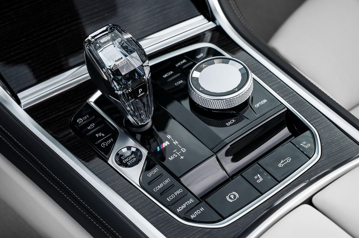 BMW 8 Series cabriolet 2018 official reveal - centre console