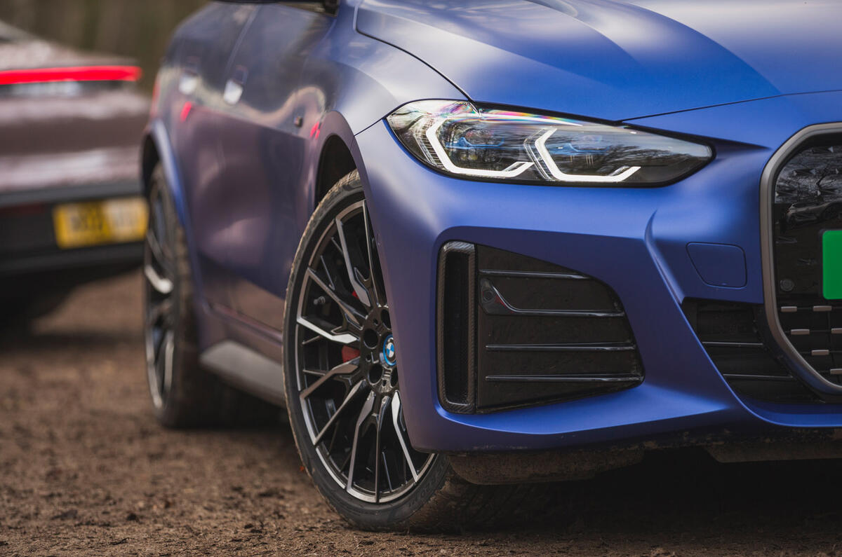 90 BMW i4 vs porsche taycan twin test bmw headlights