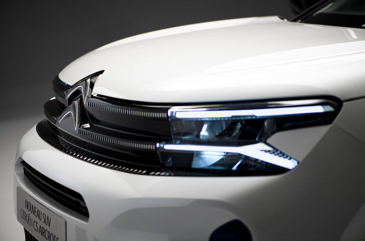 90 Citroen C5 Aircross 2022 facelift official images studio headlights 90 Citroen C5 Aircross 2022 facelift official images studio headlights
