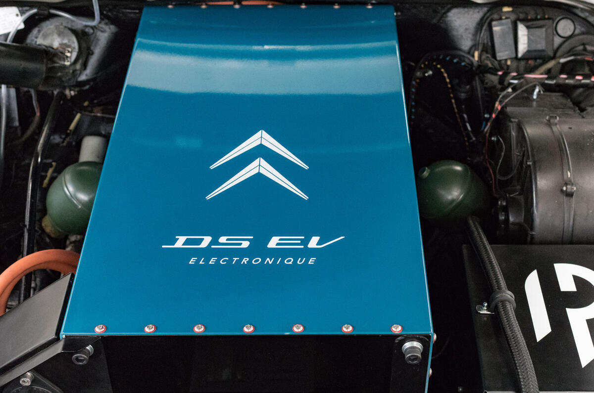 90 Citroen DS EV 2021 official battery cover 90 Citroen DS EV 2021 official battery cover