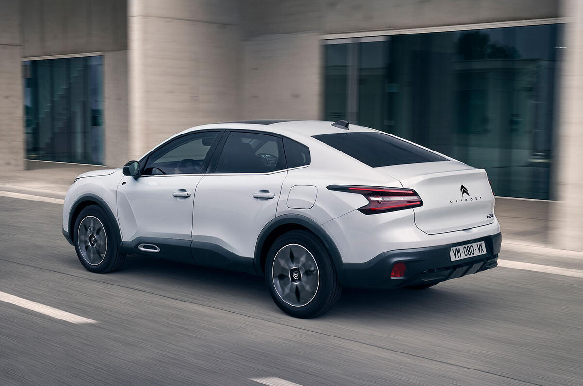 90 citroen e c4x rear tracking 2022