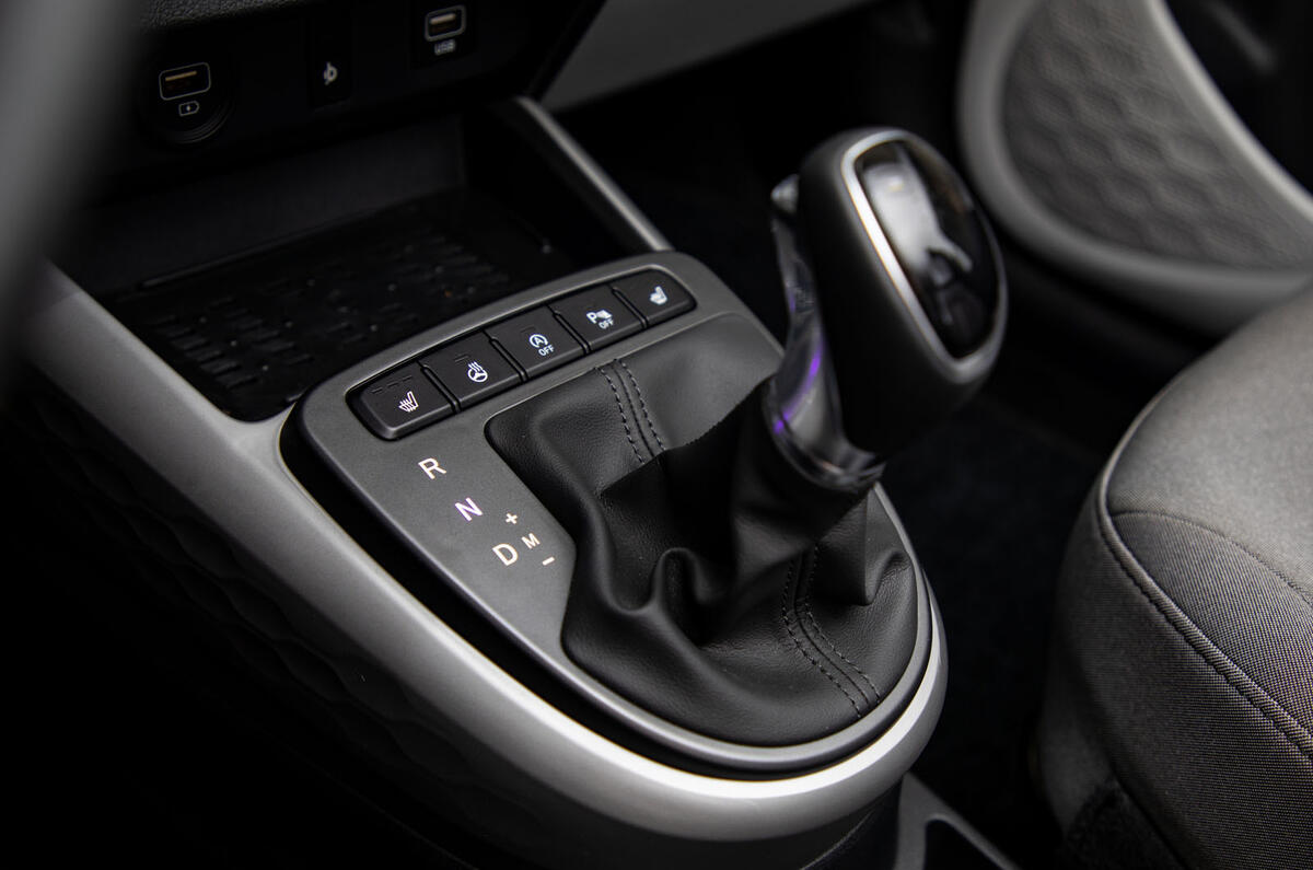 Hyundai i10 2019 reveal - studio gearstick