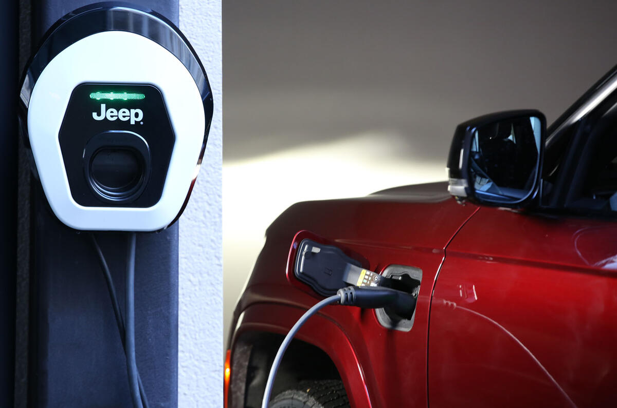90 Jeep Grand Cherokee 4xe 2022 official images charging 90 Jeep Grand Cherokee 4xe 2022 official images charging