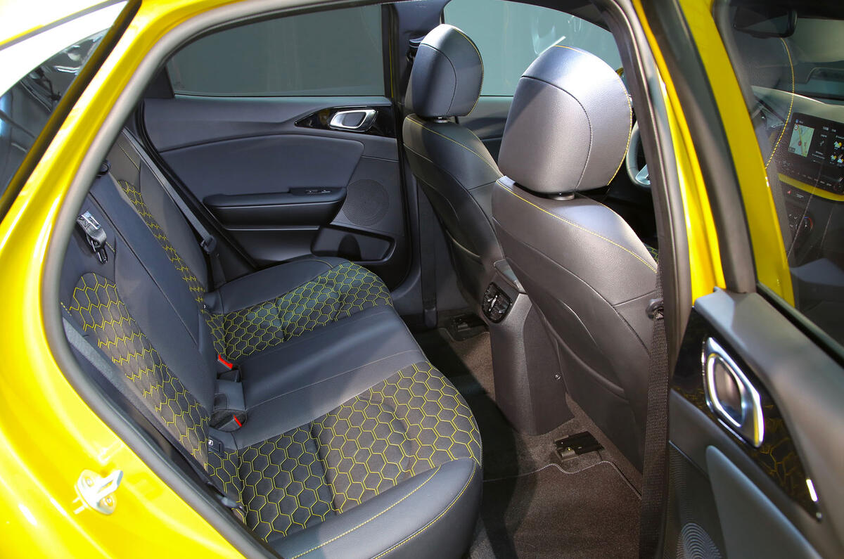 Kia Xceed 2019 official reveal - rear seats