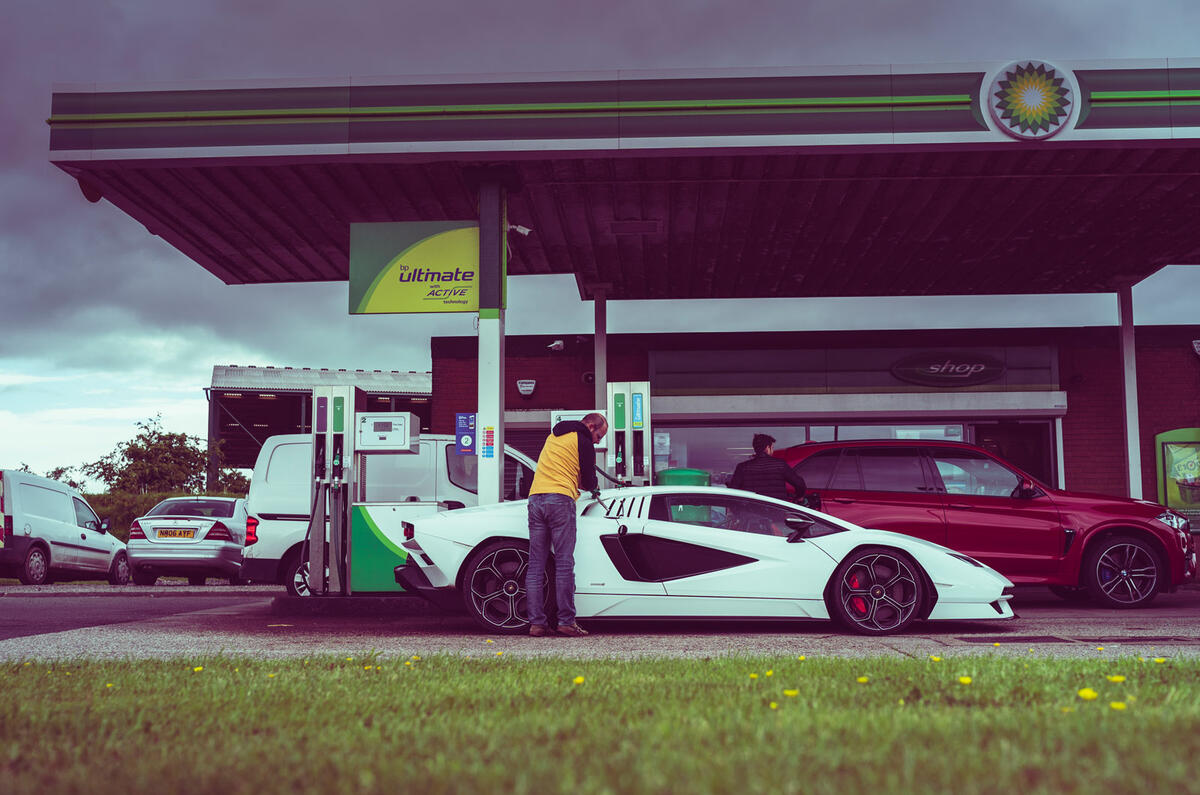 90 lamborghini countach 2022 petrol station 90 lamborghini countach 2022 petrol station