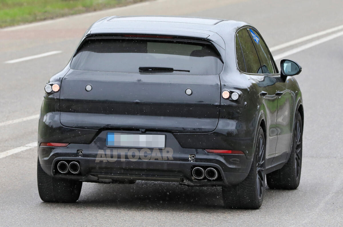 90 Porsche Cayenne 2022 spies rear 90 Porsche Cayenne 2022 spies rear