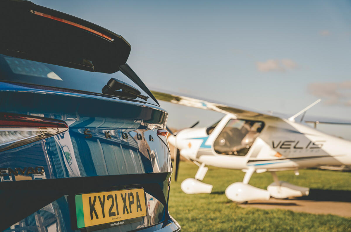 90 Skoda Enyaq vs electric plane 2022 enyaq rear badge 90 Skoda Enyaq vs electric plane 2022 enyaq rear badge