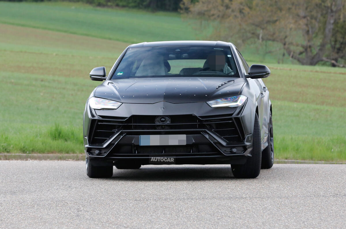 90 Lamborgini Urus front end 2 90 Lamborgini Urus front end 2