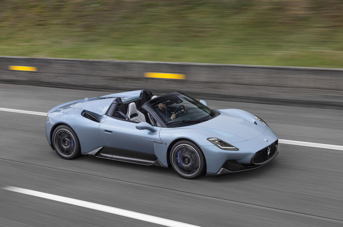 90 Maserati MC20 Cielo front on road 90 Maserati MC20 Cielo front on road