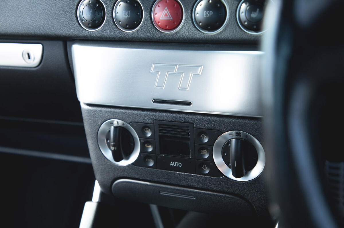 91 Audi TT mk1 Bauhaus feature 2021 radio cover 91 Audi TT mk1 Bauhaus feature 2021 radio cover