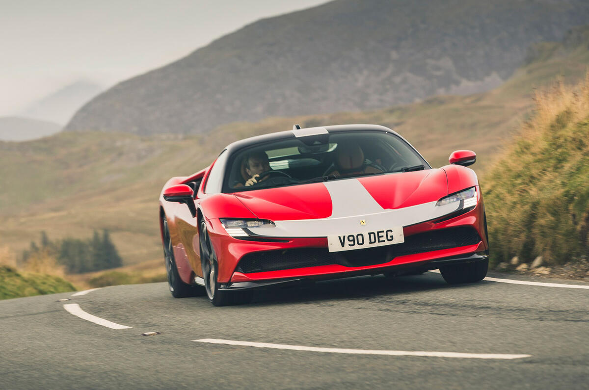 91 BBDC 2021 Final three Ferrari road front