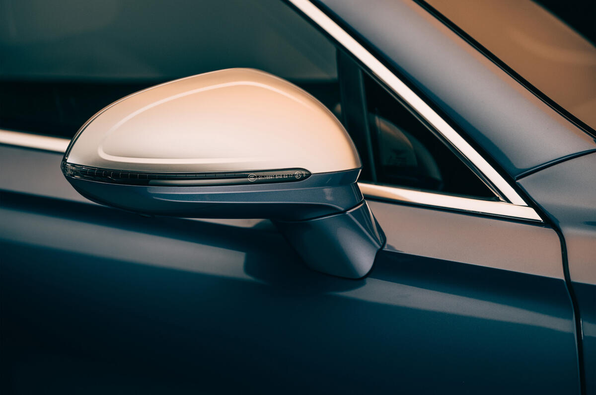 91 Bentley Flying Spur Mulliner official reveal wing mirrors