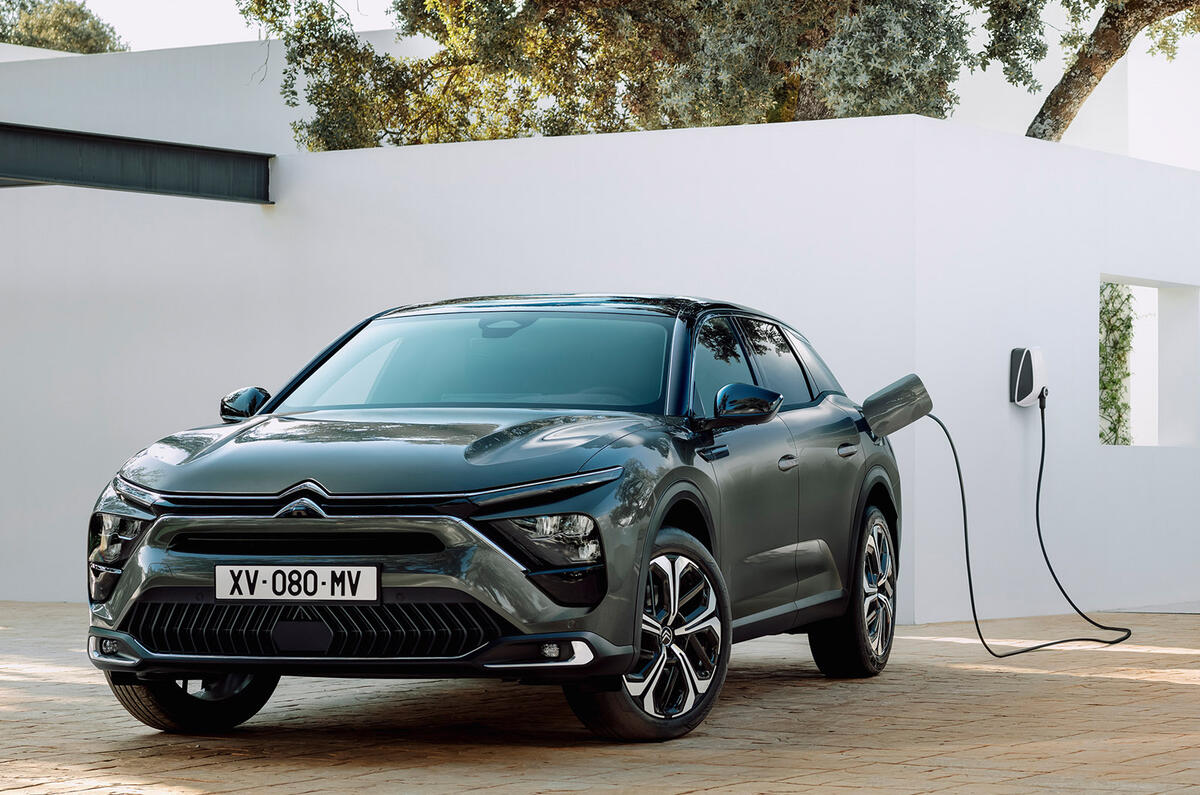 91 Citroen C5X official reveal images charging 91 Citroen C5X official reveal images charging