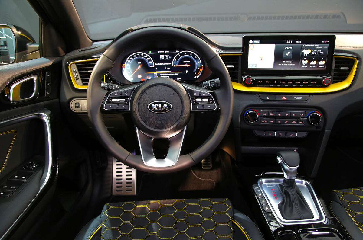 Kia Xceed 2019 official reveal - steering wheel
