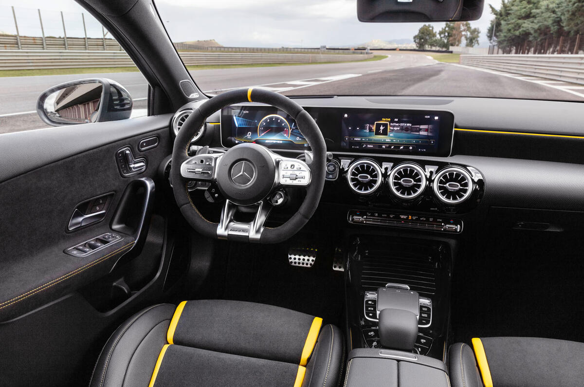 Mercedes-AMG A45 S 2019 official reveal - dashboard
