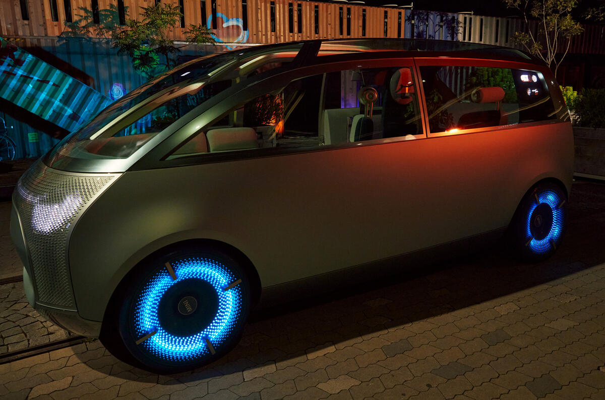 91 Mini Urbanaut 2021 concept proto night front 91 Mini Urbanaut 2021 concept proto night front