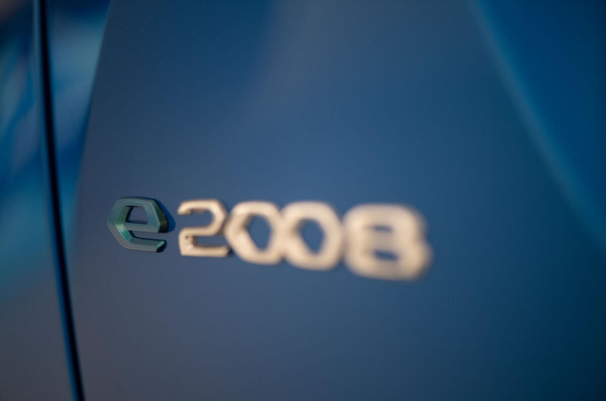 Peugeot e-2008 reveal studio - rear badge