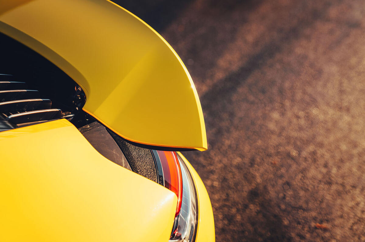 2019 Porsche 911 Carrera S track drive - spoiler