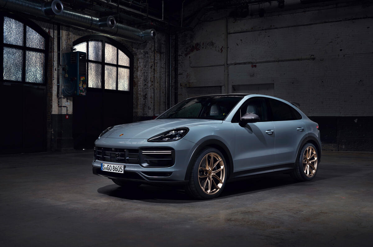 91 Porsche Cayenne GT 2021 official reveal studio front