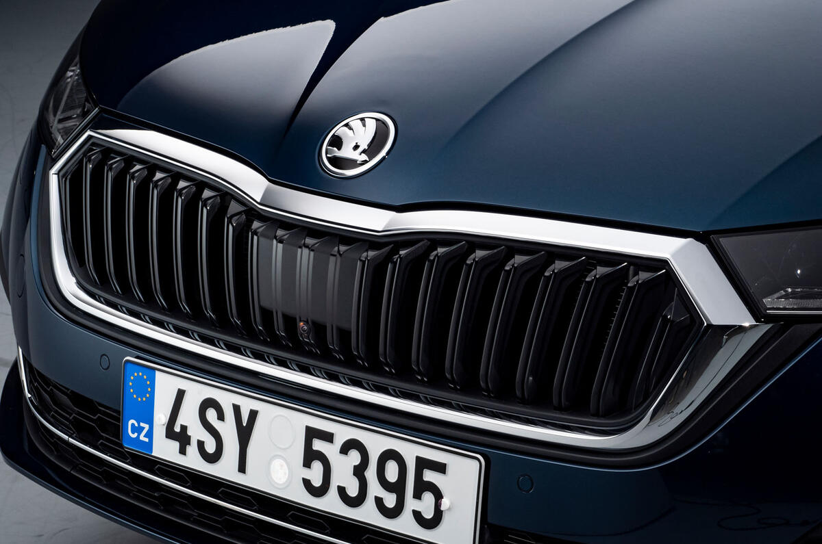 2020 Skoda Octavia hatch official studio - front grille
