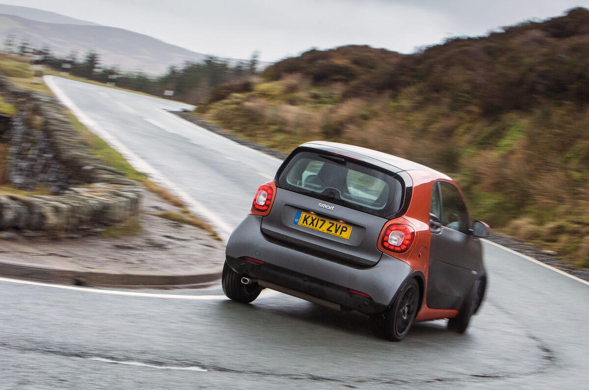 Porsche 911 Turbo S vs Smart Fortwo