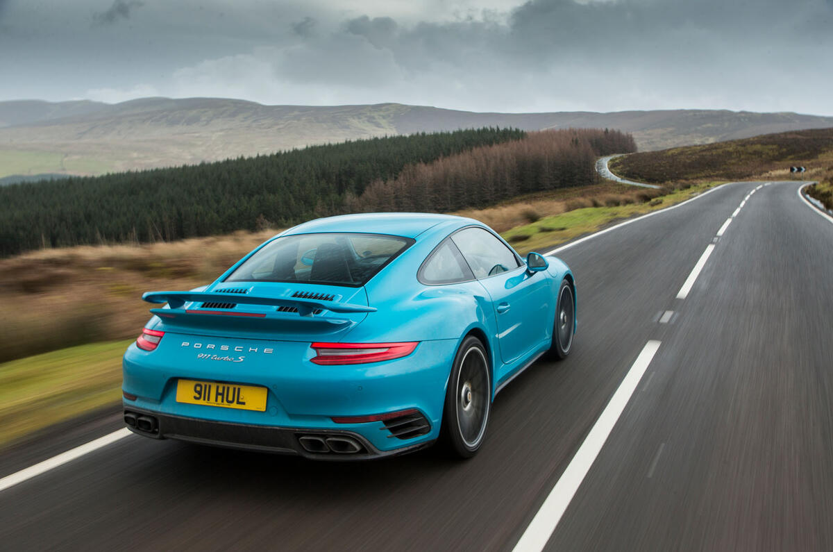 Porsche 911 Turbo S vs Smart Fortwo