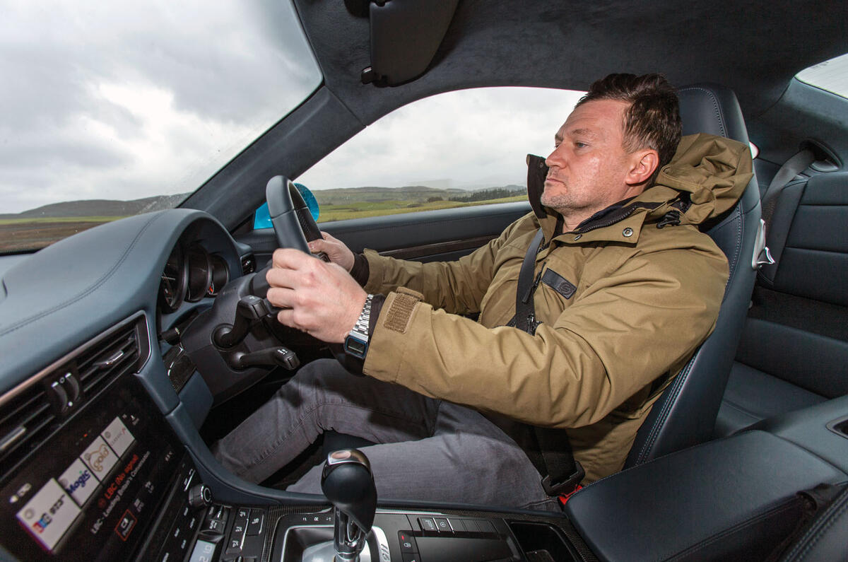 Porsche 911 Turbo S vs Smart Fortwo