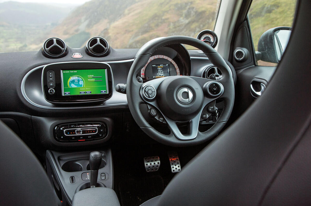 Porsche 911 Turbo S vs Smart Fortwo