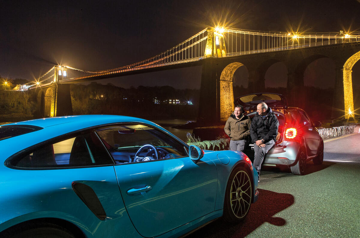 Porsche 911 Turbo S vs Smart Fortwo