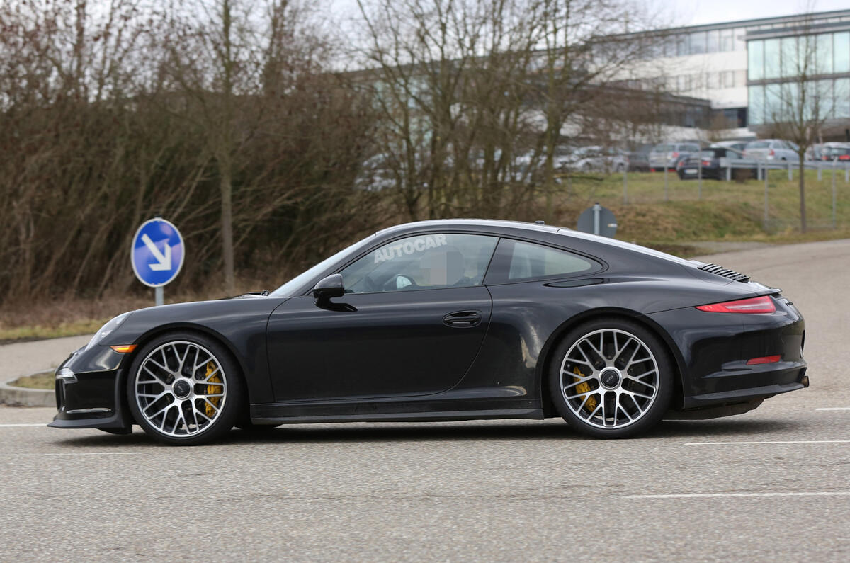 Porsche 911 R spy shots