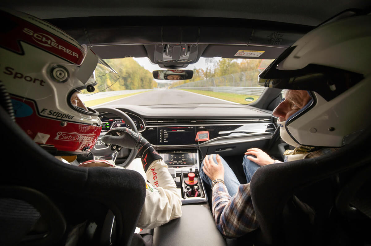 Audi RS Q8 2020 camo ride - interior