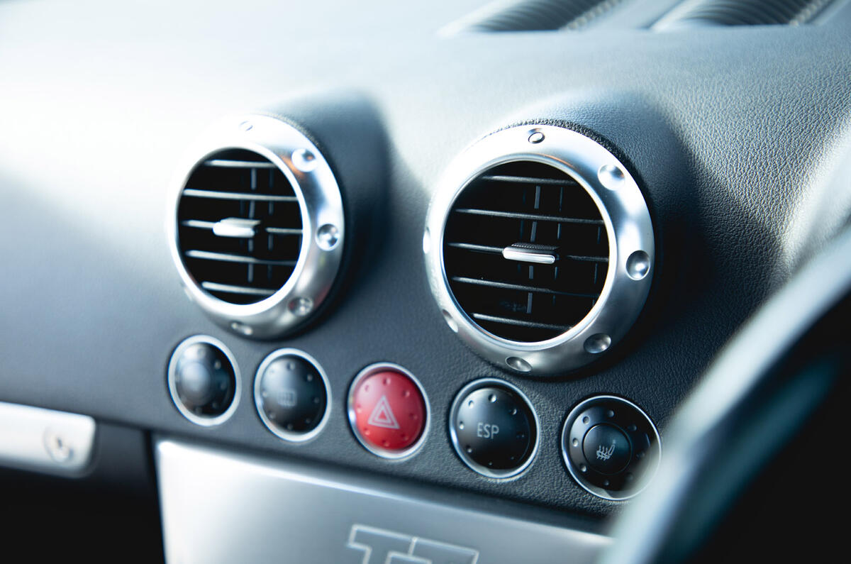 92 Audi TT mk1 Bauhaus feature 2021 air vents 92 Audi TT mk1 Bauhaus feature 2021 air vents