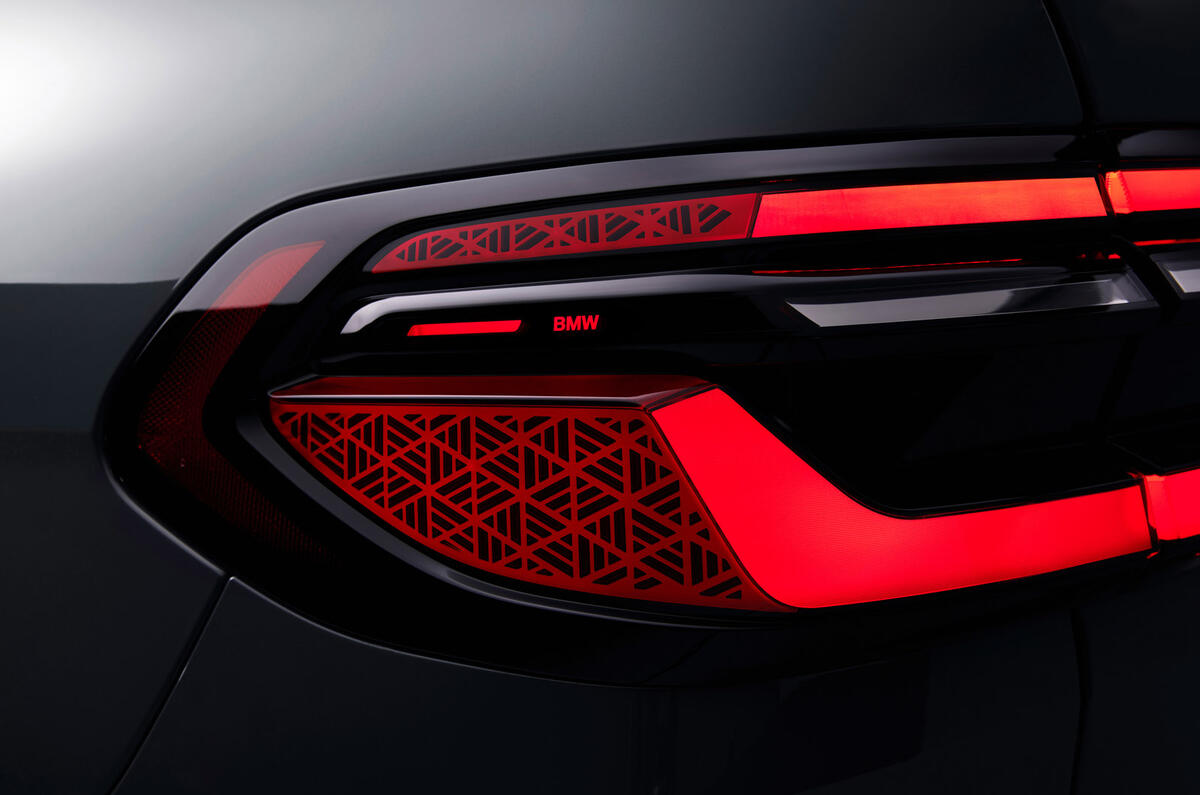 92 BMW X7 2022 facelift official images rear light details 92 BMW X7 2022 facelift official images rear light details