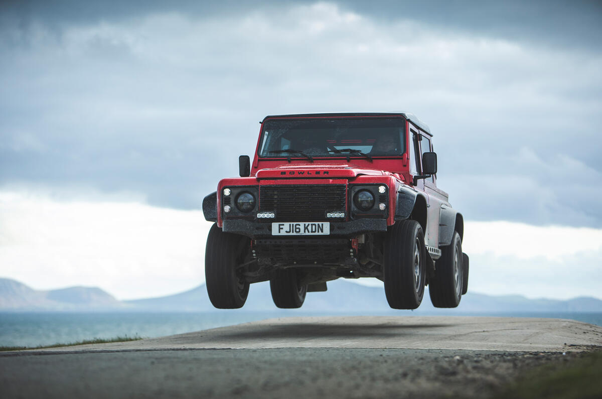 2019 Bowler Bulldog track drive - jump 2019 Bowler Bulldog track drive - jump