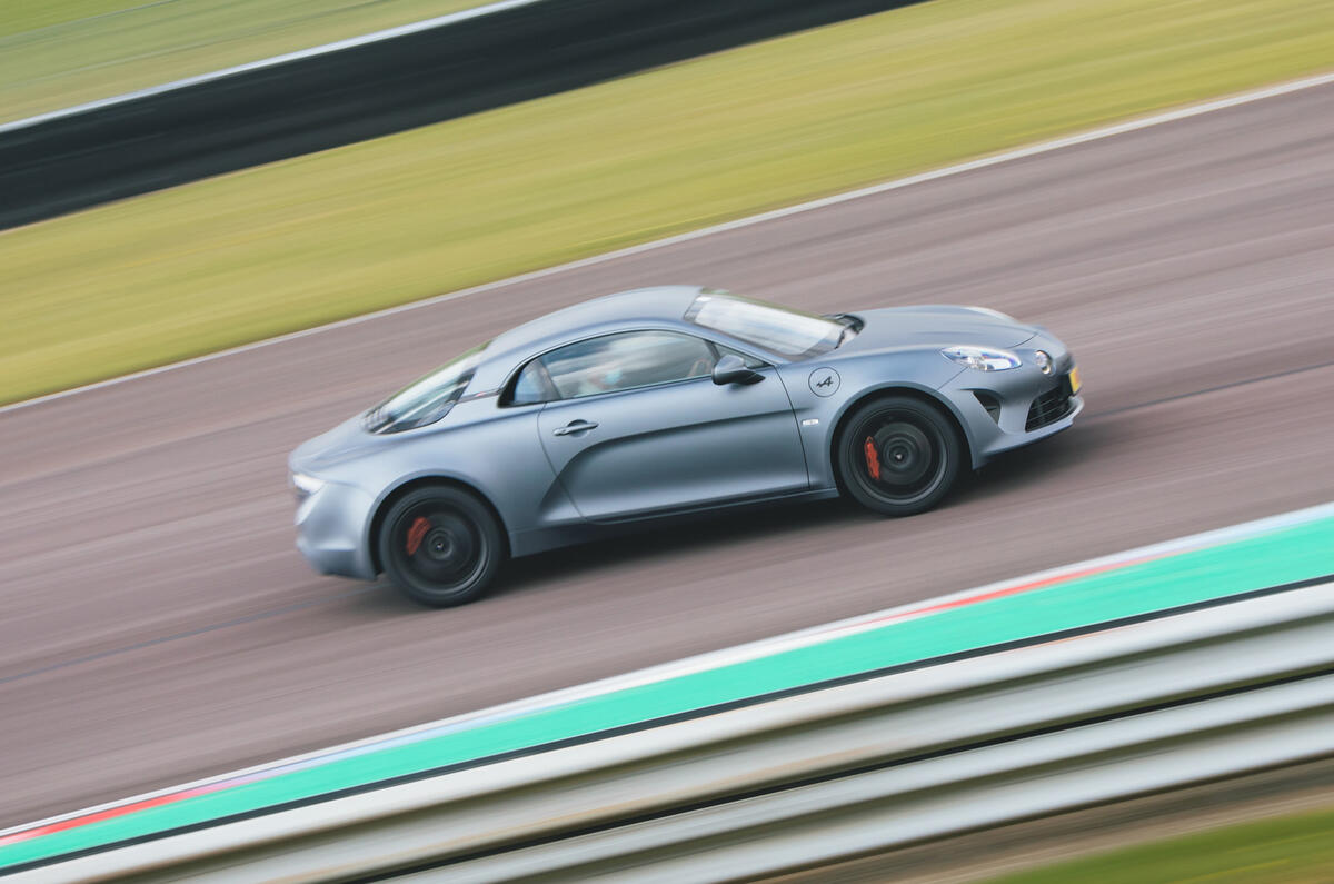 92 Garmin track sat nav feature 2021 Alpine A110S 92 Garmin track sat nav feature 2021 Alpine A110S