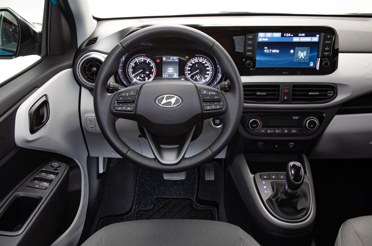 Hyundai i10 2019 reveal - studio dashboard