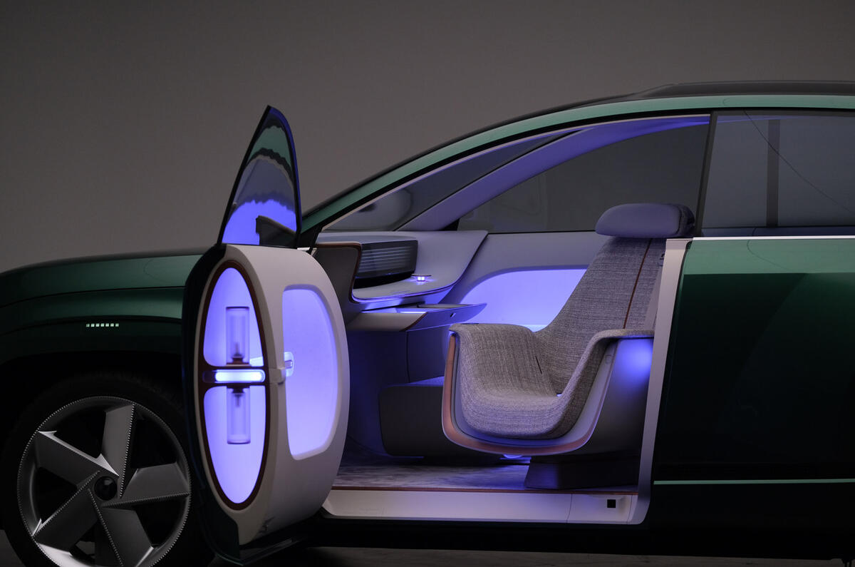 92 Hyundai Ioniq 7 Concept official reveal front seats 92 Hyundai Ioniq 7 Concept official reveal front seats