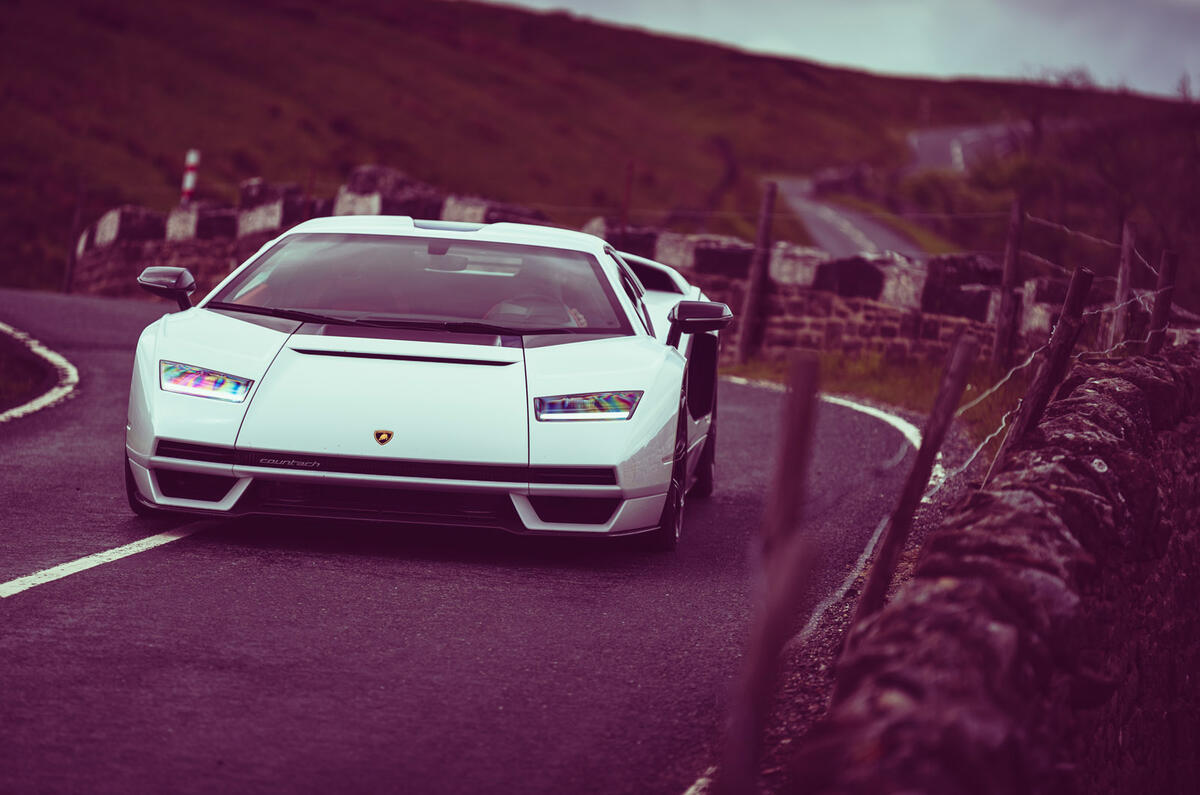 92 lamborghini countach 2022 front