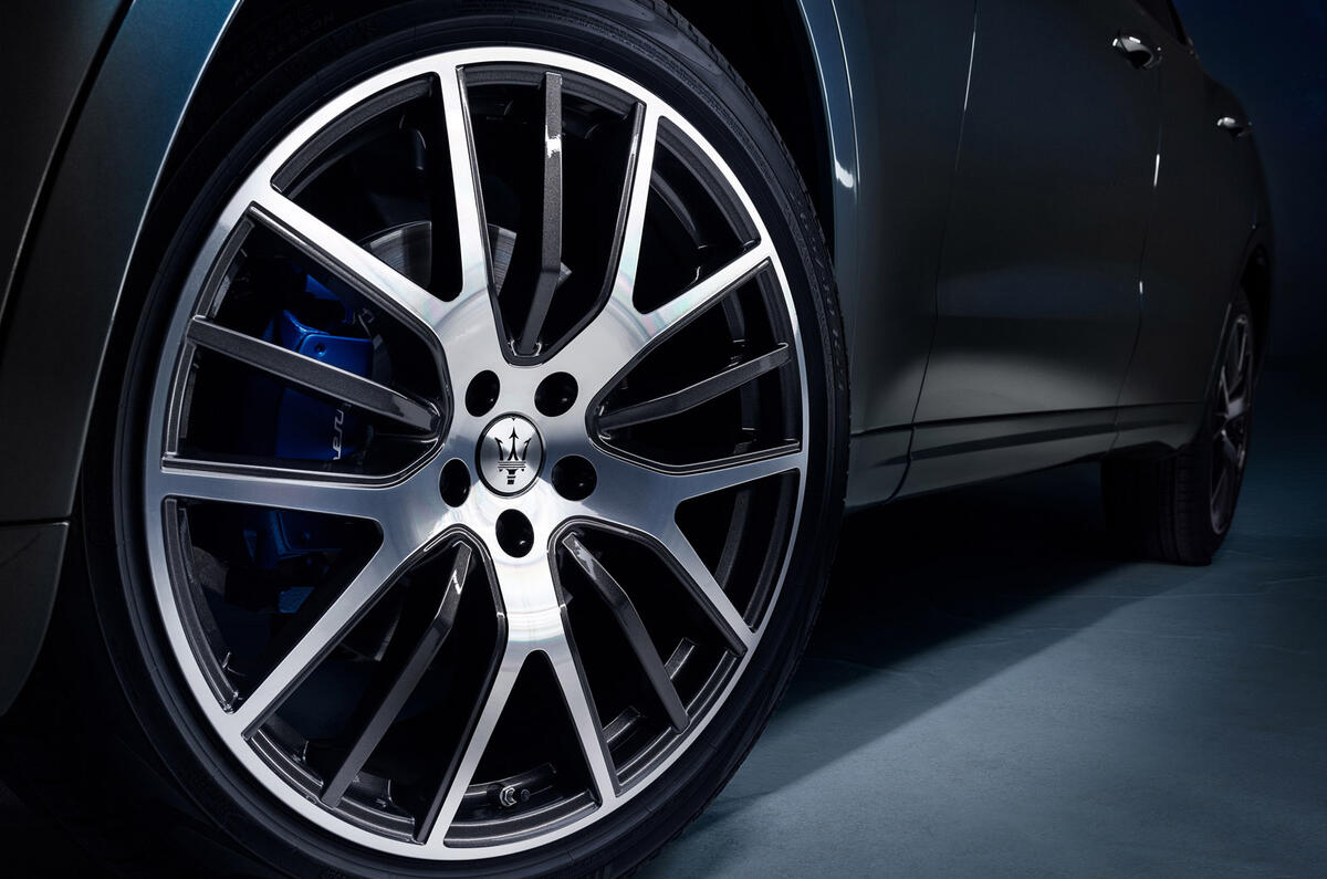 92 Maserati Levante Hybrid 2021 official images alloy wheels 92 Maserati Levante Hybrid 2021 official images alloy wheels