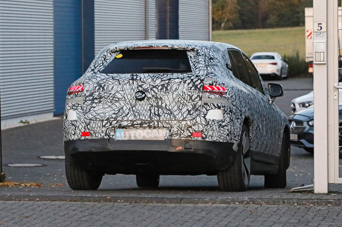 92 Mercedes EQE SUV spies Oct 2021 rear 92 Mercedes EQE SUV spies Oct 2021 rear