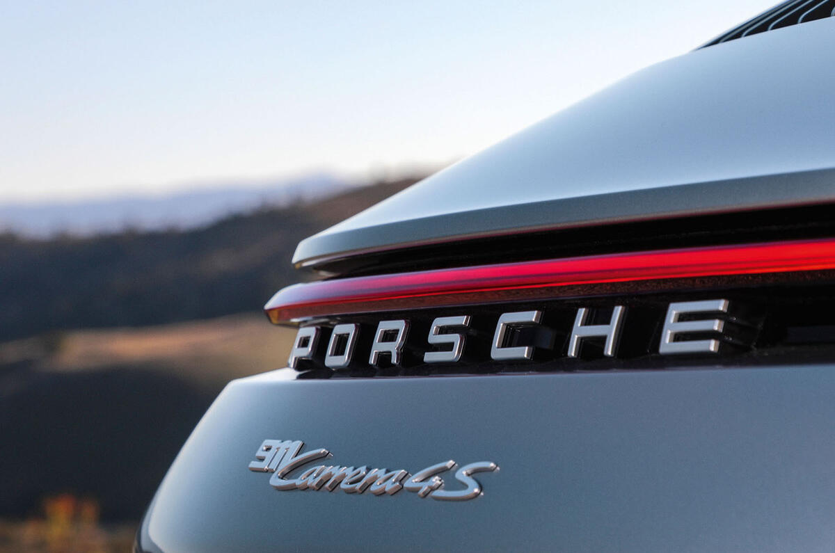 2019 Porsche 911 official reveal - press still light bar