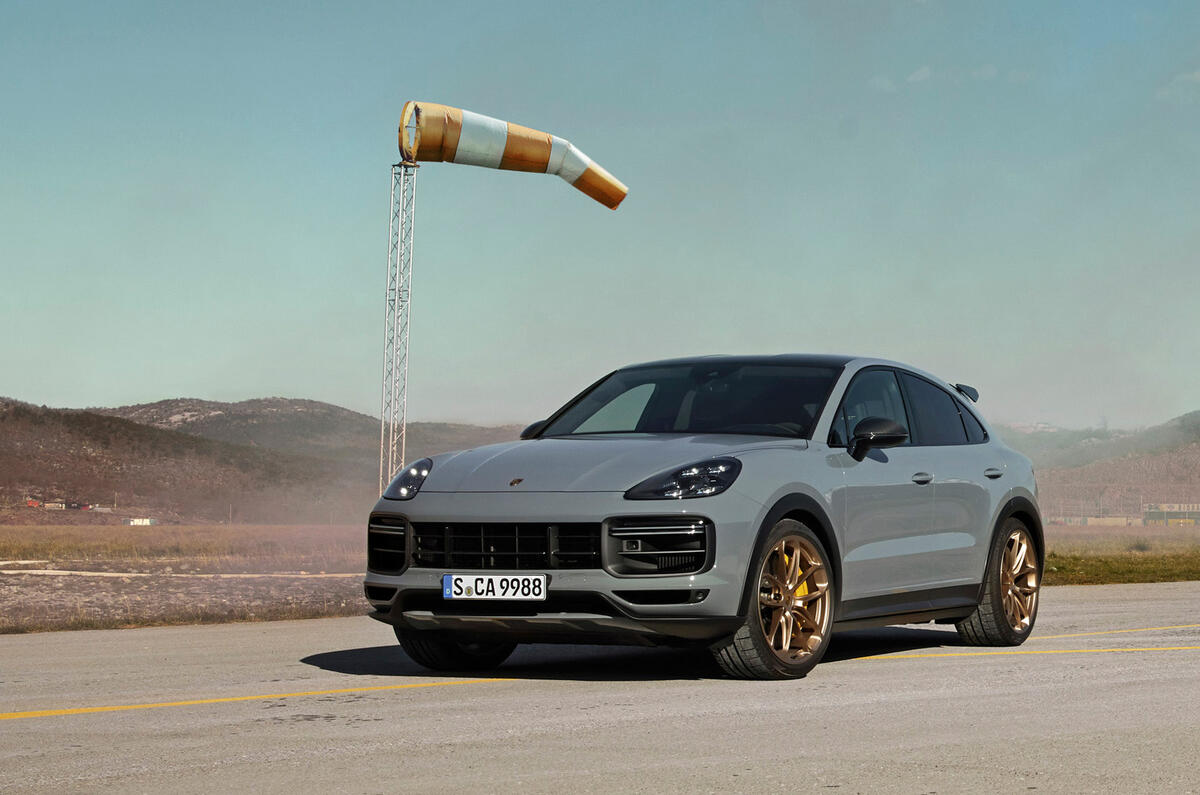 92 Porsche Cayenne GT 2021 official reveal static