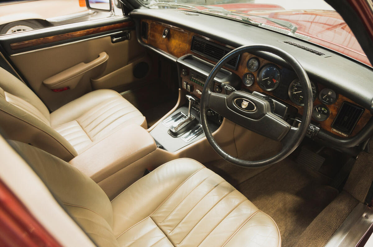 92 The Market auctioneer visit 2022 jaguar interior 92 The Market auctioneer visit 2022 jaguar interior