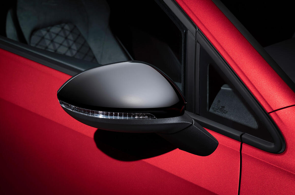 Volkswagen Golf Estate Mk8 studio - wing mirror Volkswagen Golf Estate Mk8 studio - wing mirror