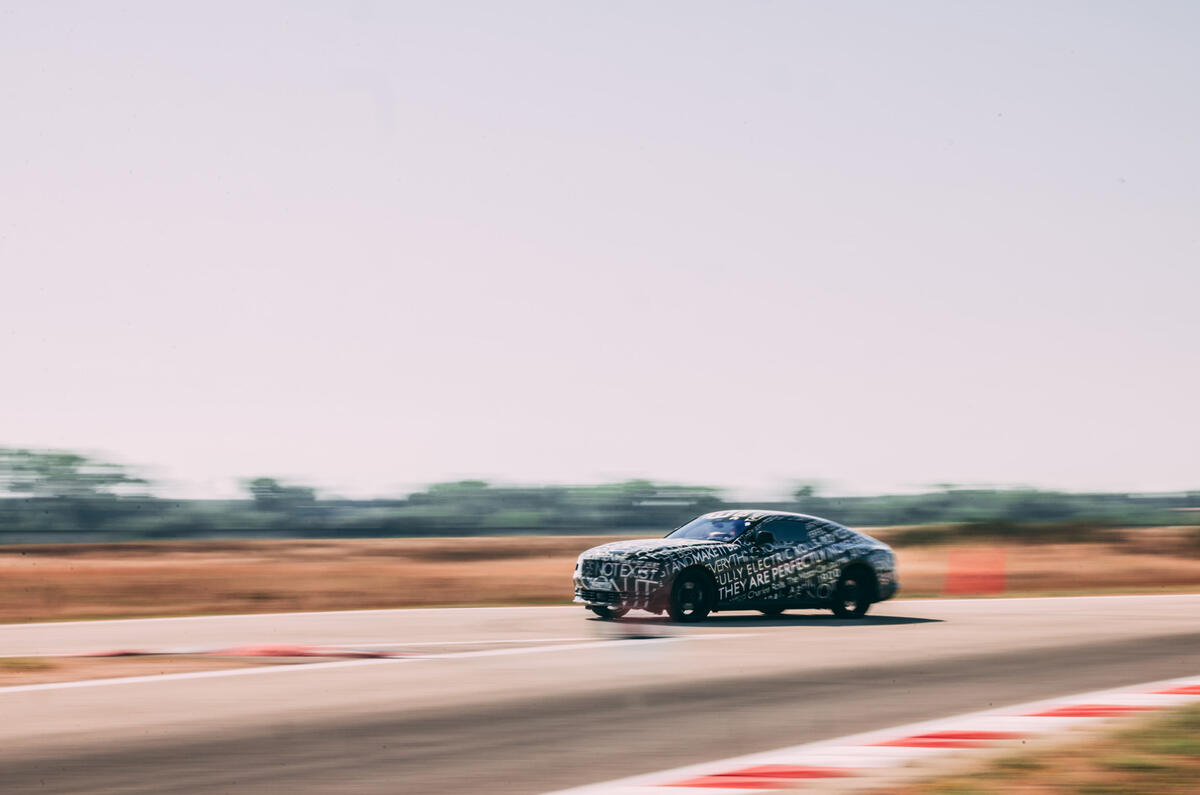 92 Rolls Royce Spectre track 92 Rolls Royce Spectre track
