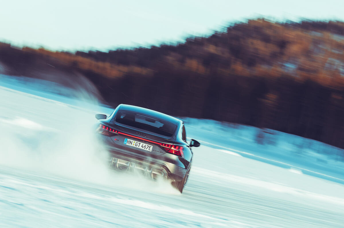 93 audi e tron gt drifiting  93 audi e tron gt drifiting