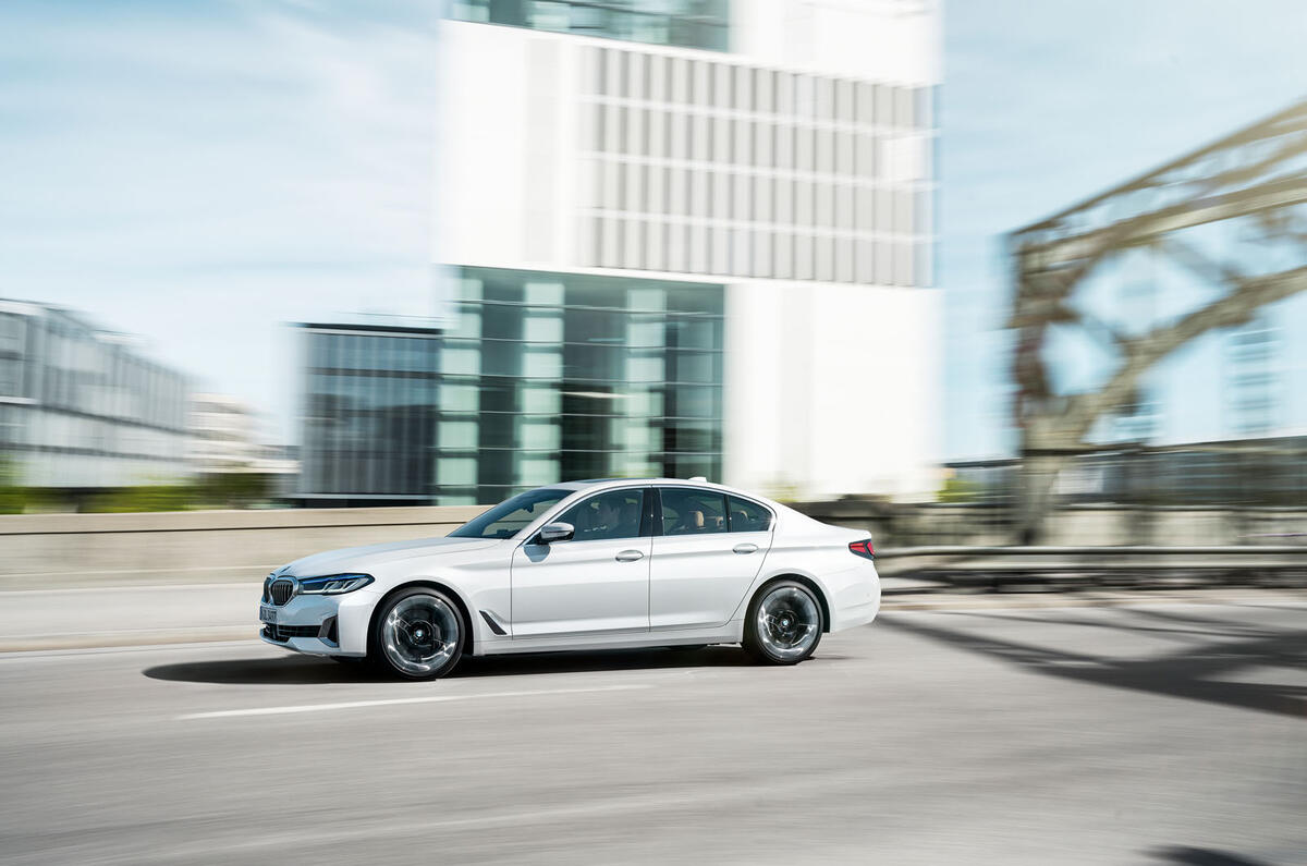BMW 540i 2020 facelift official images - tracking side BMW 540i 2020 facelift official images - tracking side